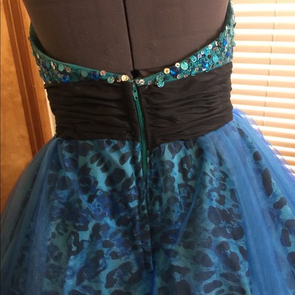 Gorgeous Blue/Tel Sequence w/leopard print. - Picture 5 of 6